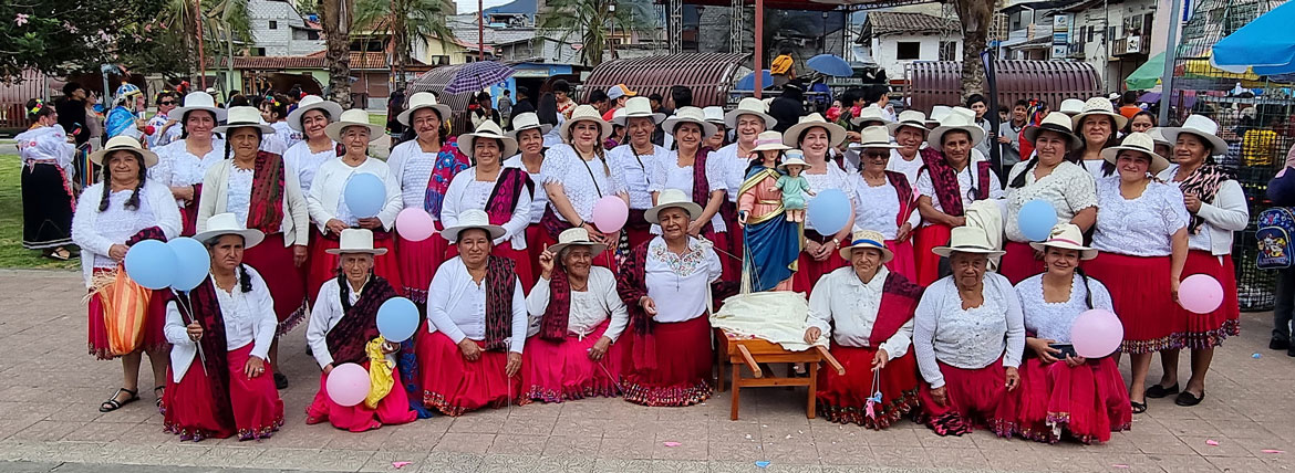 some of the ladies that weave our hats